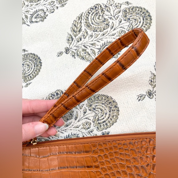 Lulus Sofi Cognac Crocodile Embossed Clutch! Like New! - Picture 4 of 6